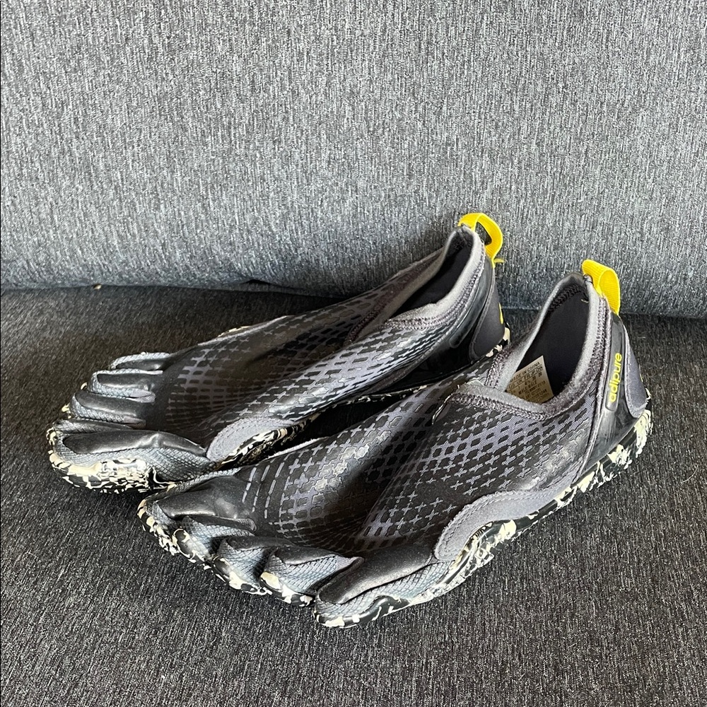 Adidas Adipure sneakers 5 toes US 7,5